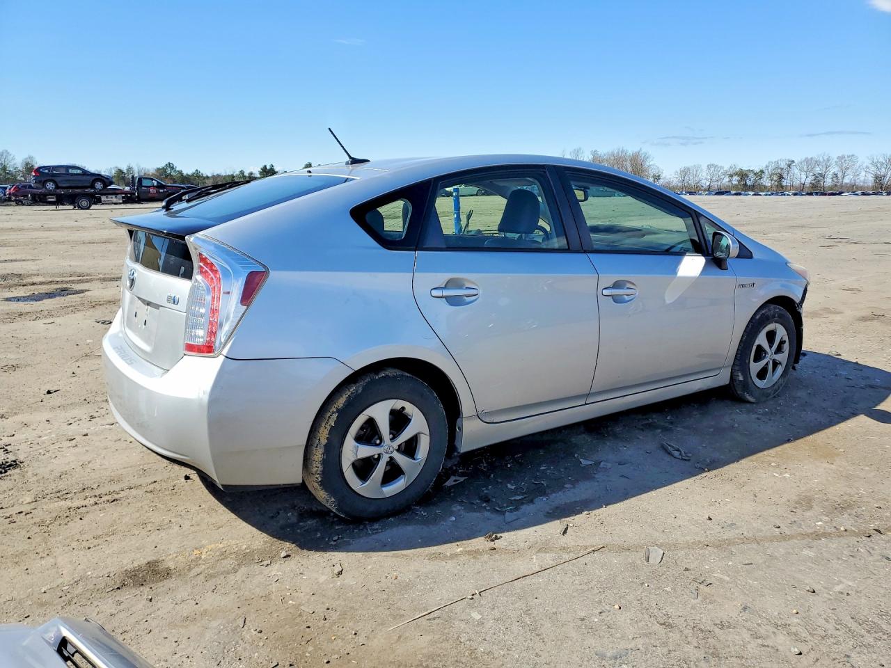 2013 TOYOTA PRIUS FOUR photo 5