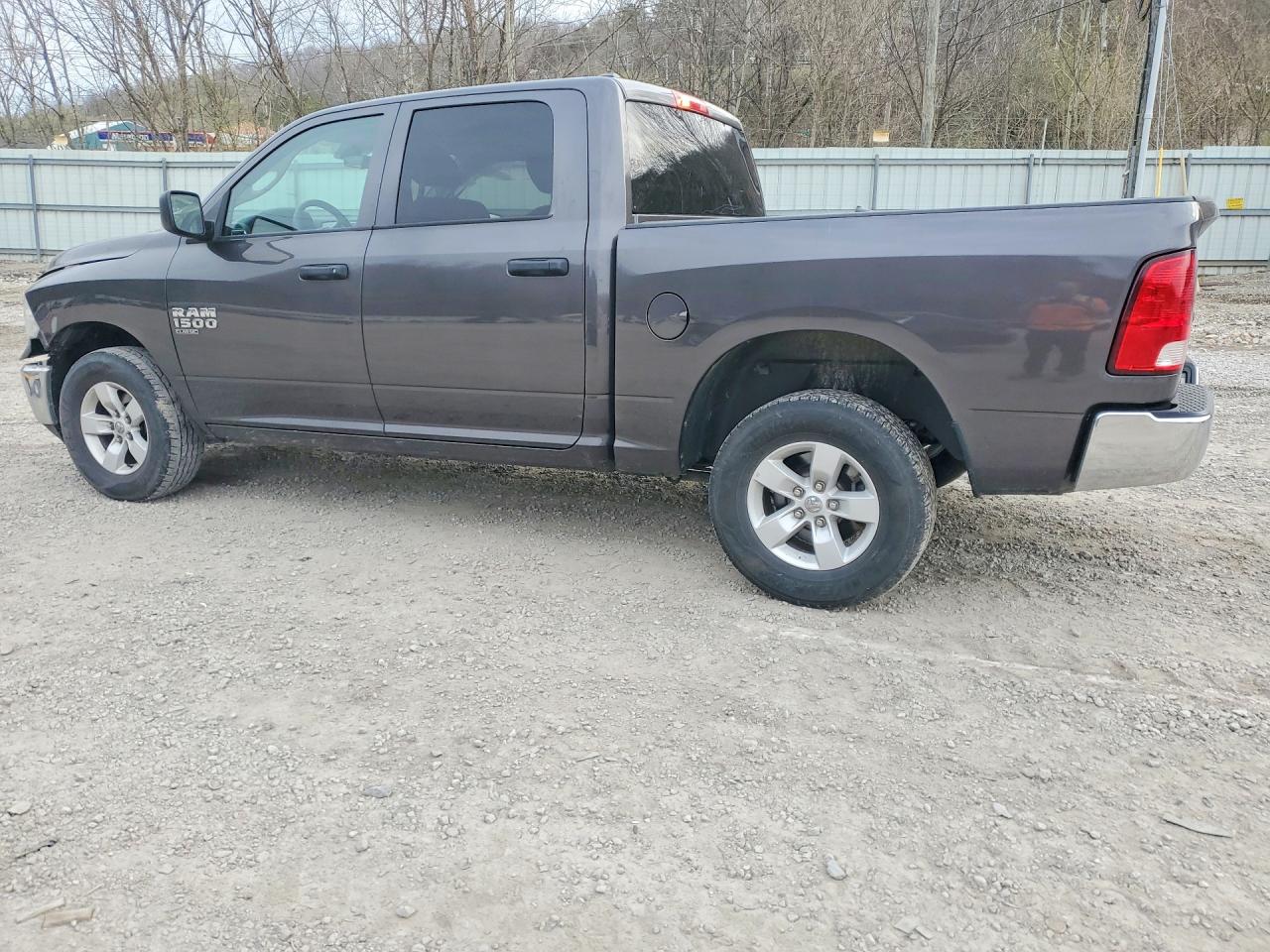 2022 RAM 1500 CLASSIC SLT photo 2