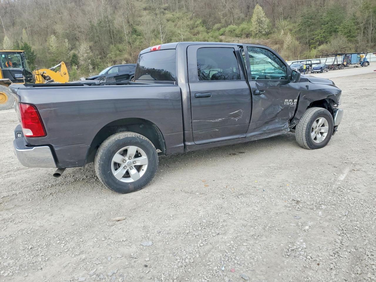 2022 RAM 1500 CLASSIC SLT photo 3