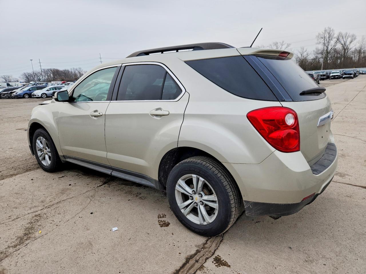 2015 CHEVROLET EQUINOX LT photo 4