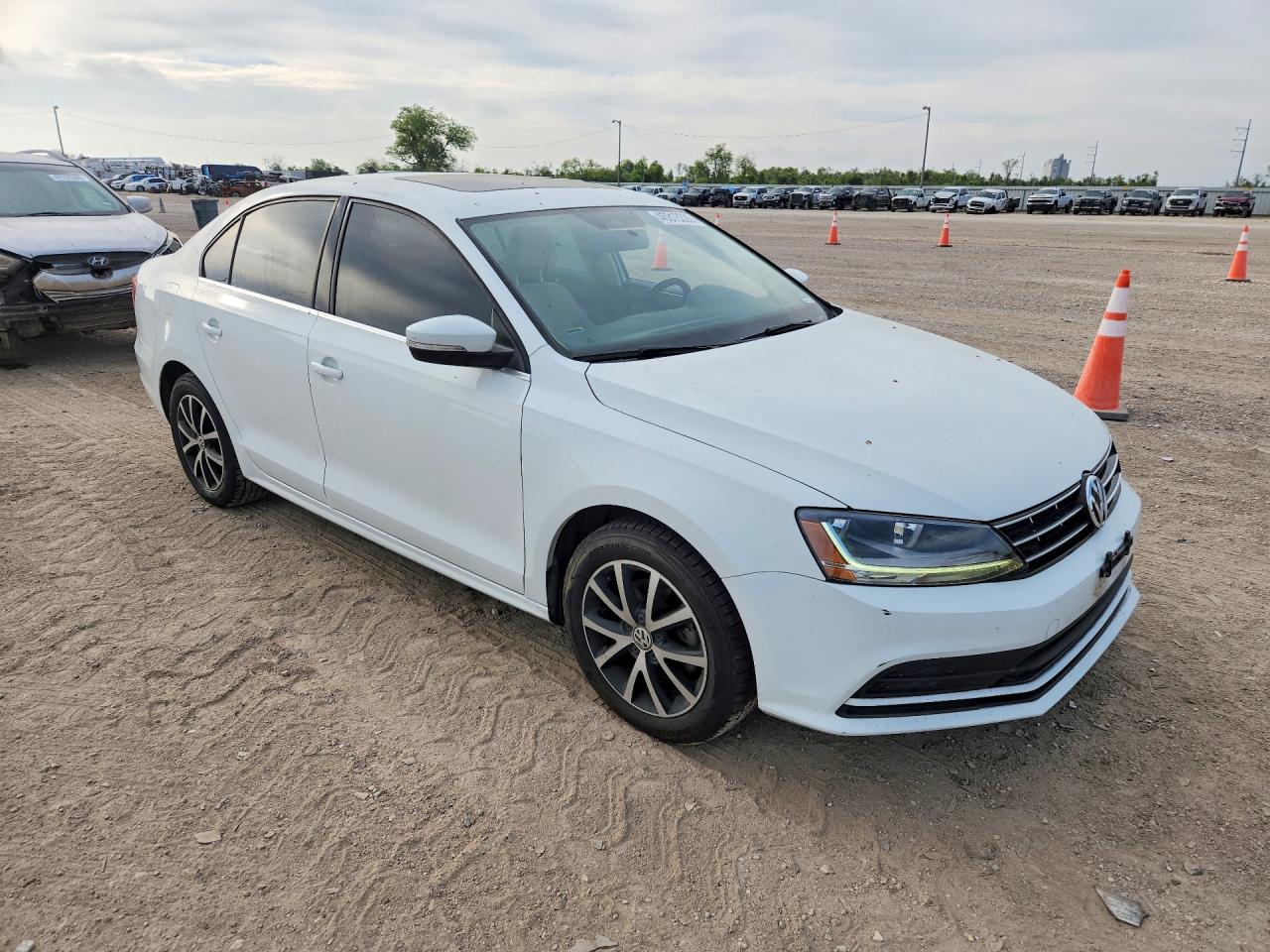 2018 VOLKSWAGEN JETTA SE photo 7