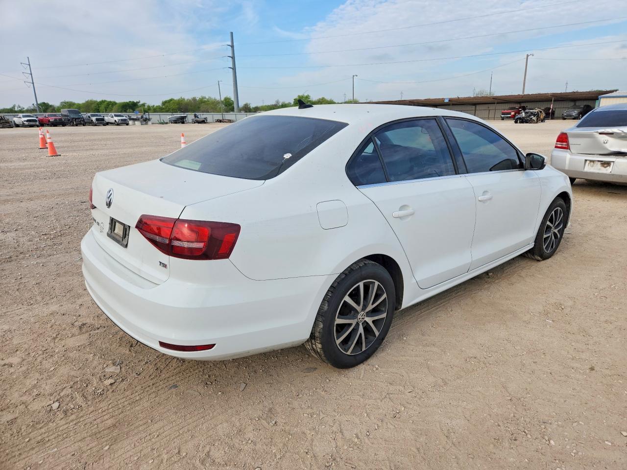 2018 VOLKSWAGEN JETTA SE photo 5