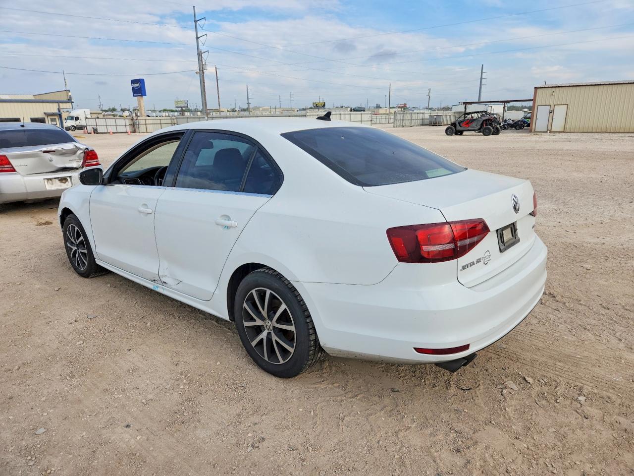 2018 VOLKSWAGEN JETTA SE photo 3