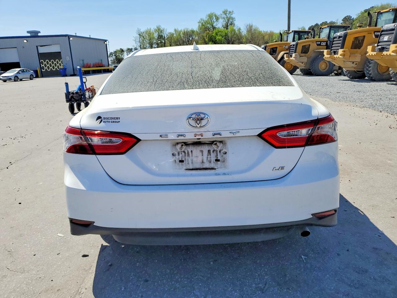 2019 TOYOTA CAMRY LE photo 11