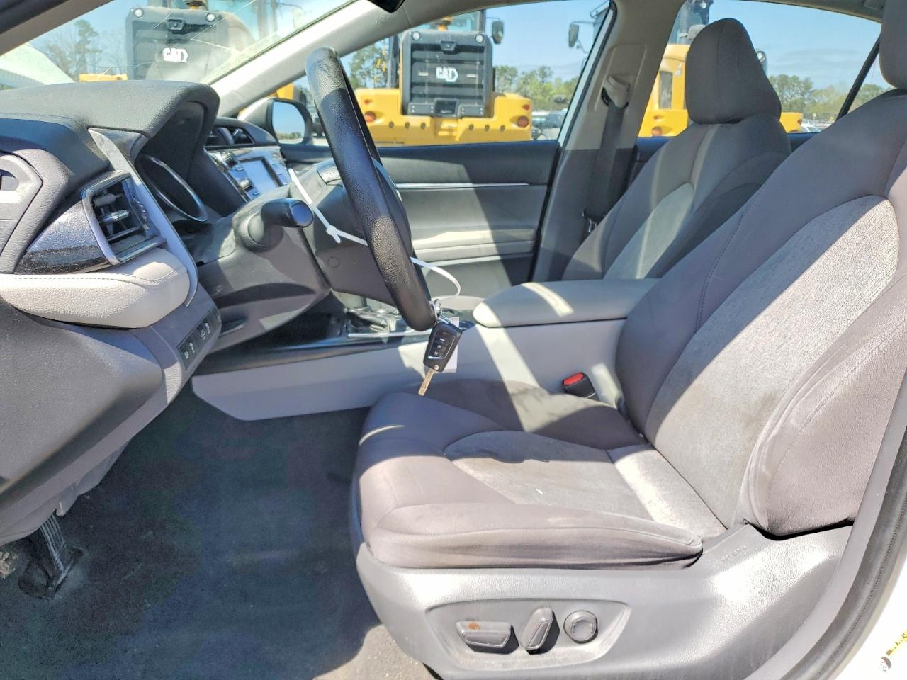 2019 TOYOTA CAMRY LE photo 13