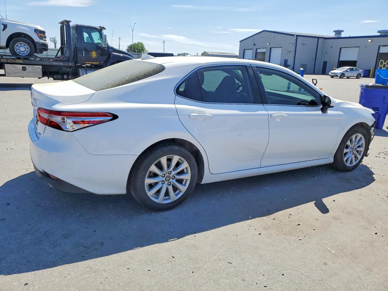 2019 TOYOTA CAMRY LE photo 5