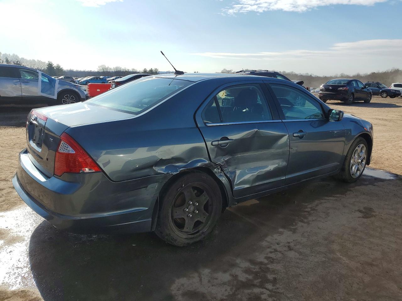 2011 FORD FUSION SE photo 3