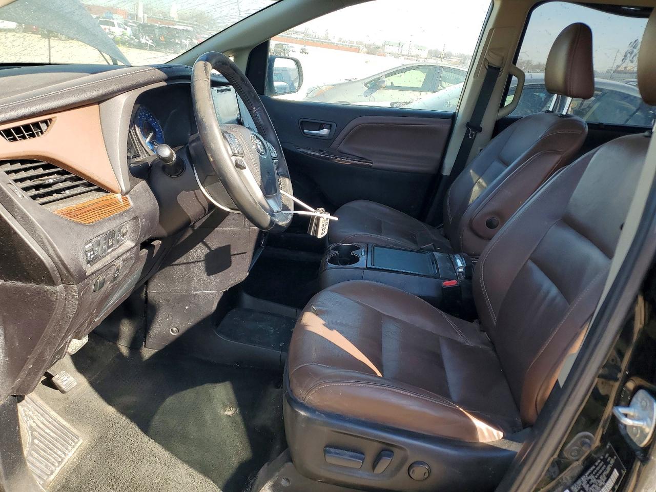 2015 TOYOTA SIENNA LIMITED 7-PASSENGER photo 13