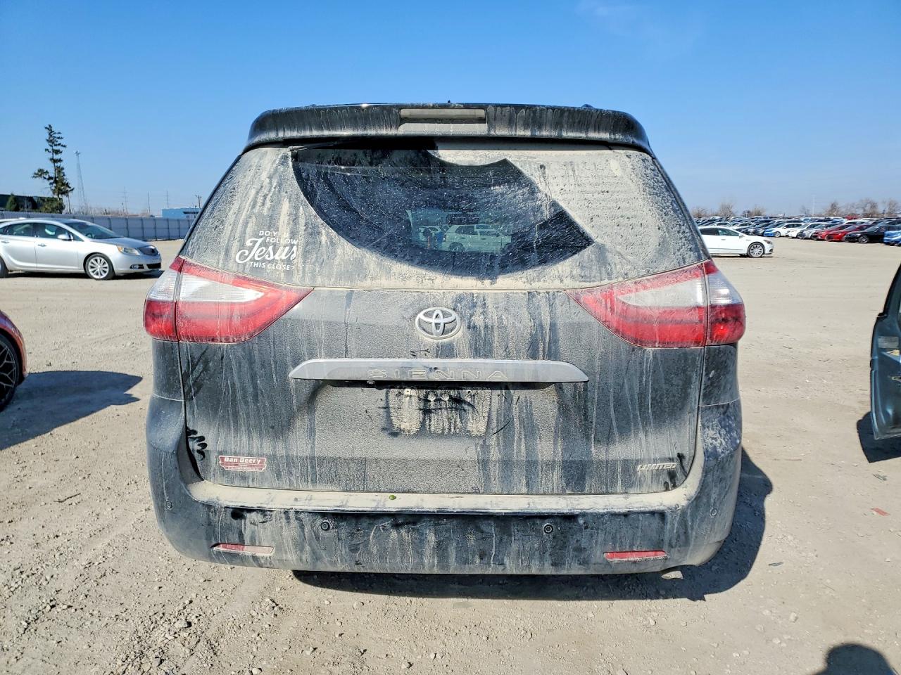 2015 TOYOTA SIENNA LIMITED 7-PASSENGER photo 11