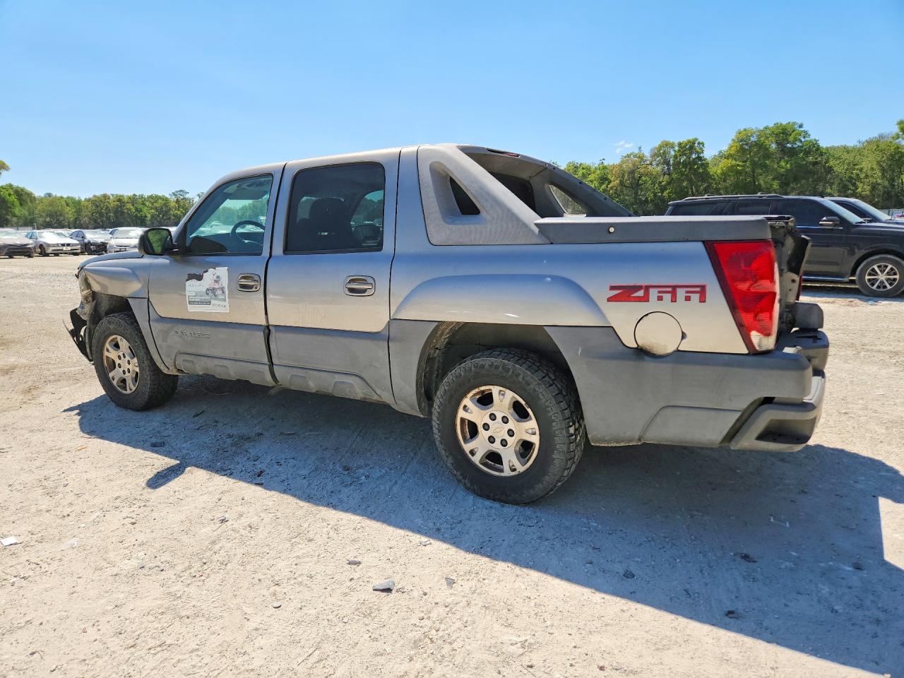 2002 CHEVROLET AVALANCHE C1500 photo 2