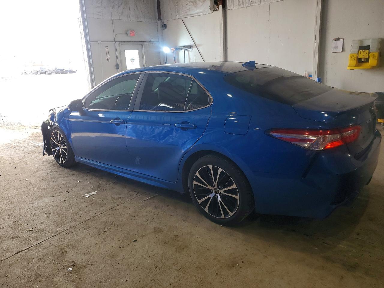 2020 TOYOTA CAMRY SE photo 4