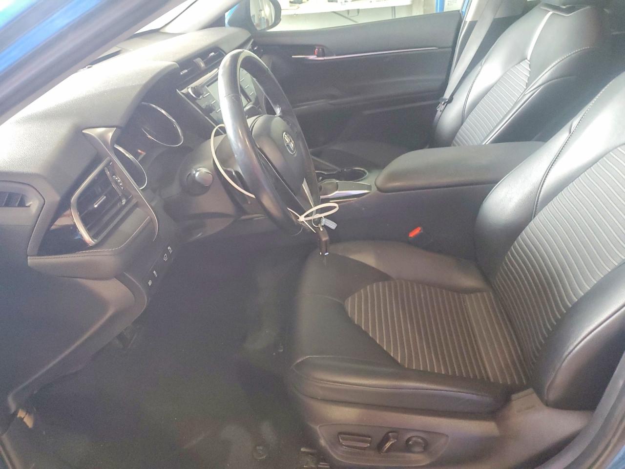 2020 TOYOTA CAMRY SE photo 19