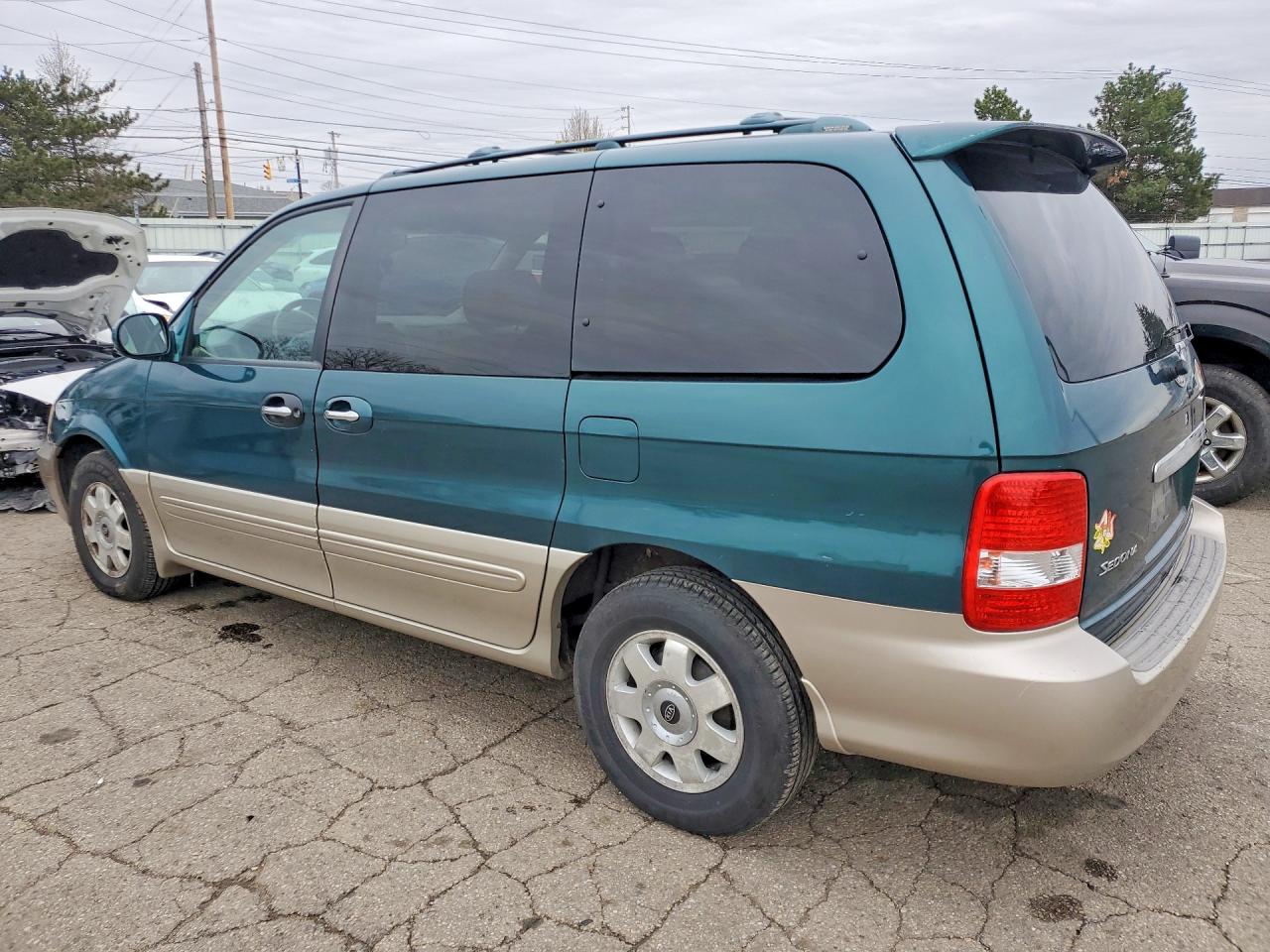2003 KIA SEDONA LX photo 2
