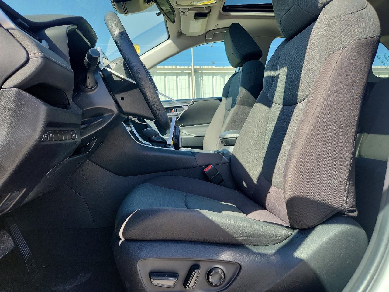 2024 TOYOTA RAV4 XLE photo 7
