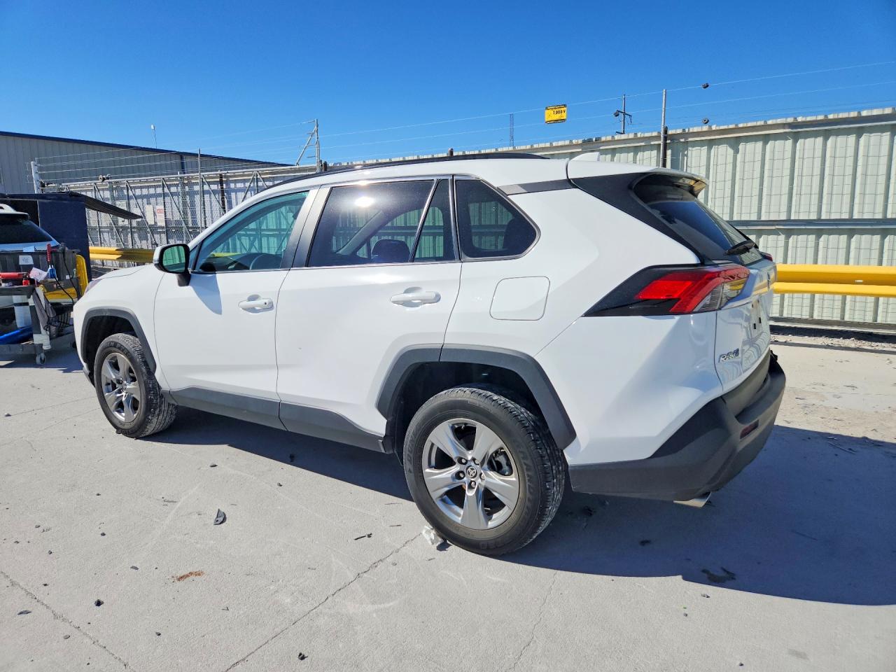 2024 TOYOTA RAV4 XLE photo 2