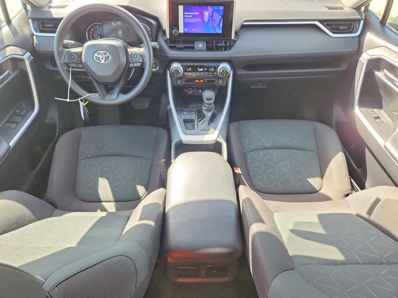 2024 TOYOTA RAV4 XLE photo 8