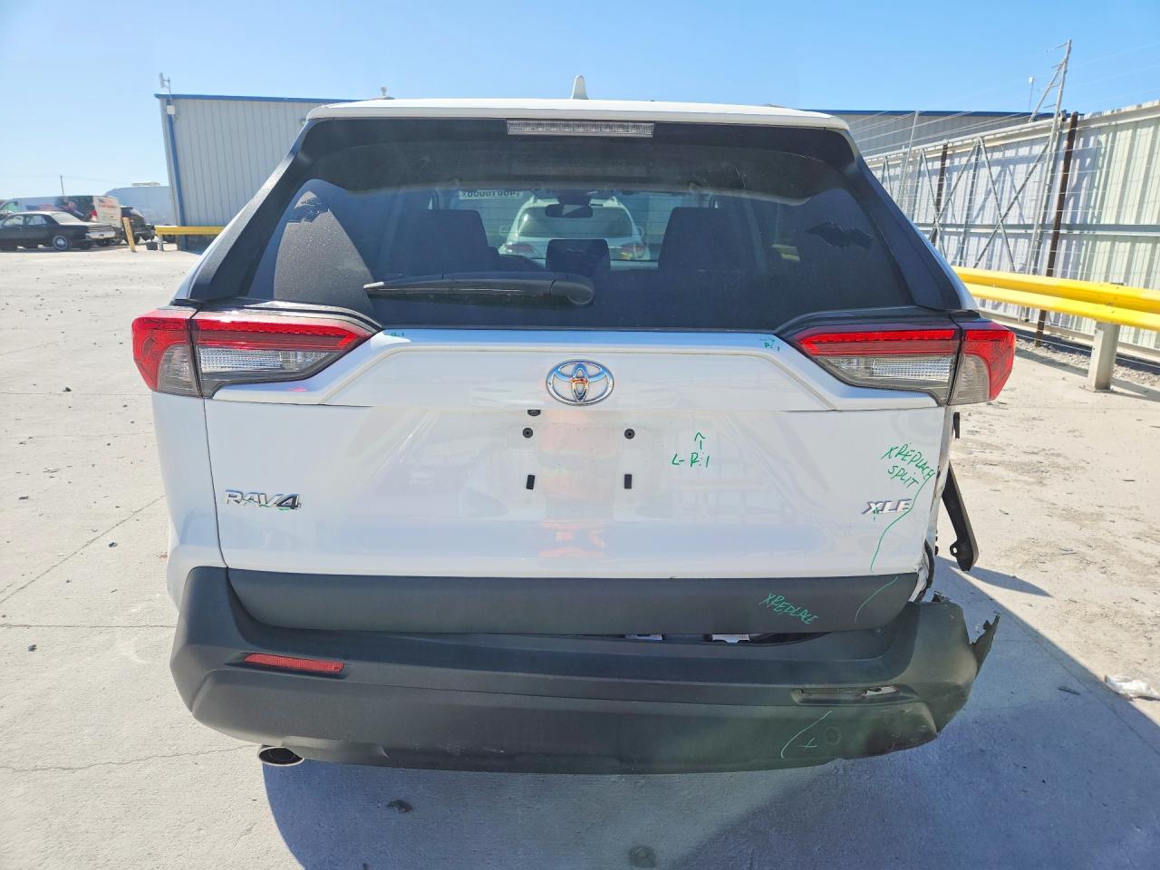 2024 TOYOTA RAV4 XLE photo 6