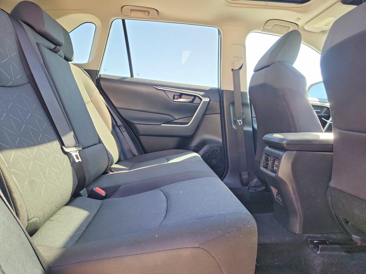 2024 TOYOTA RAV4 XLE photo 11