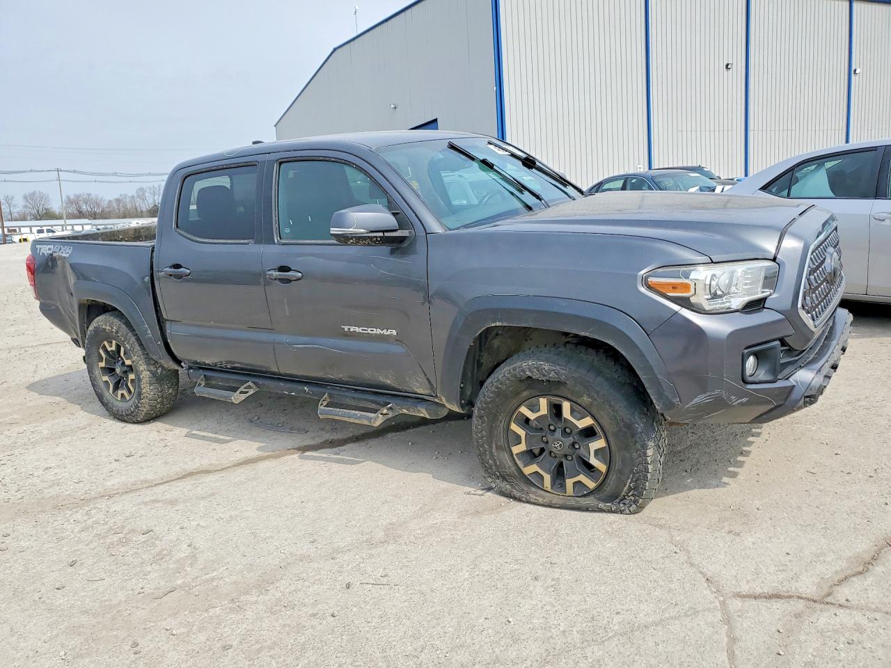 2019 TOYOTA TACOMA TRD OFF-ROAD photo 4