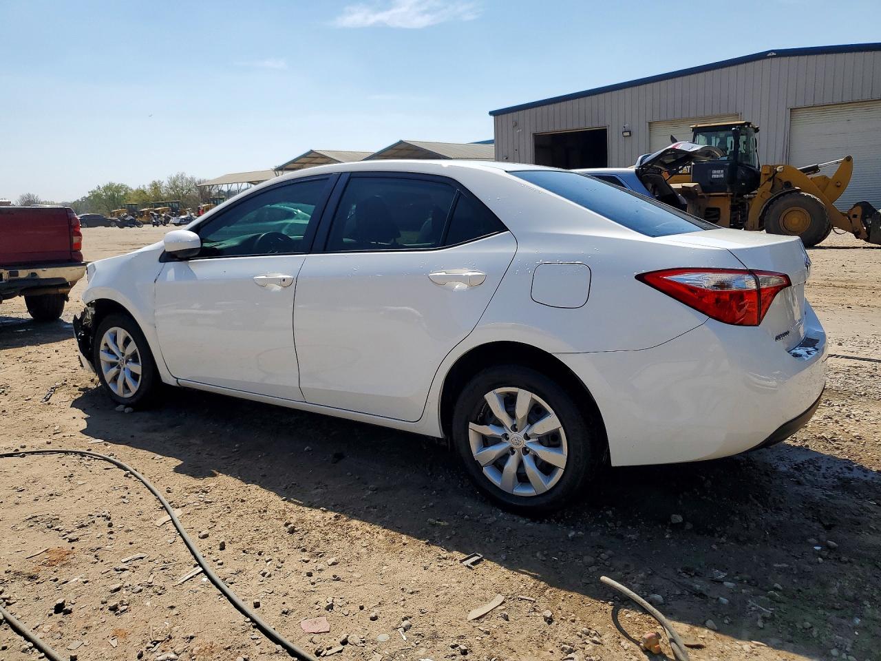 2015 TOYOTA COROLLA LE photo 3