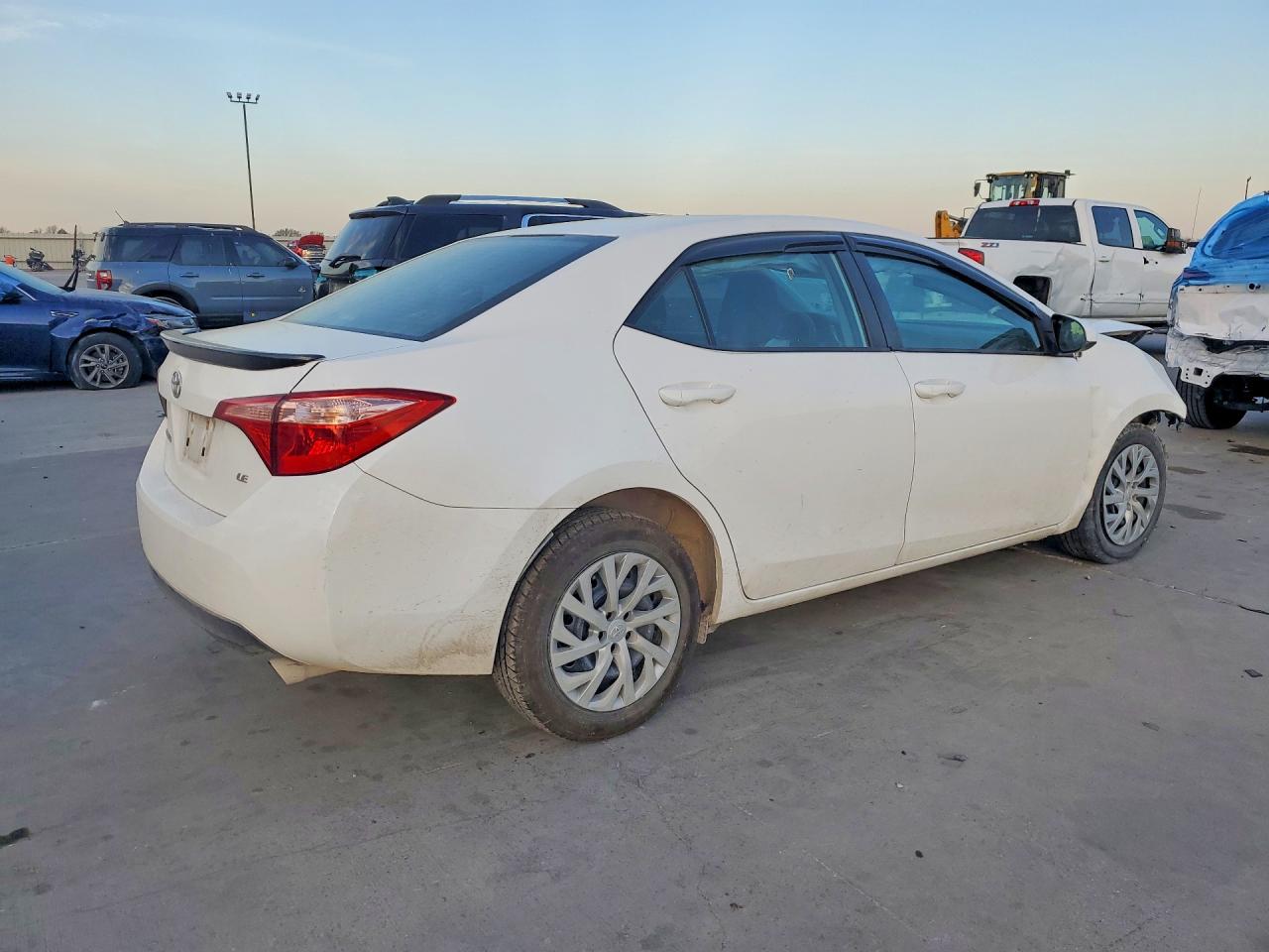 2019 TOYOTA COROLLA LE photo 5