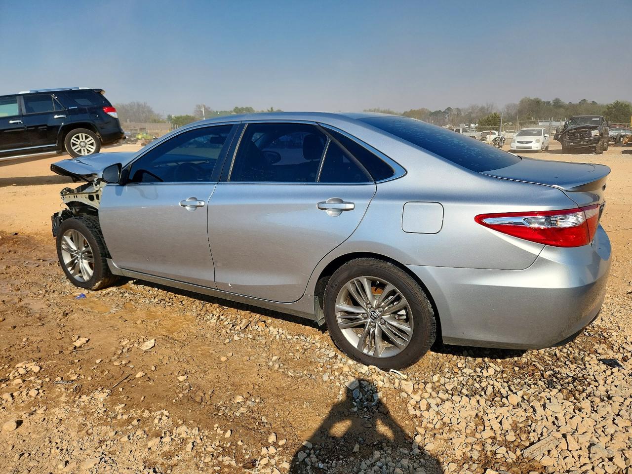 2016 TOYOTA CAMRY SE photo 2