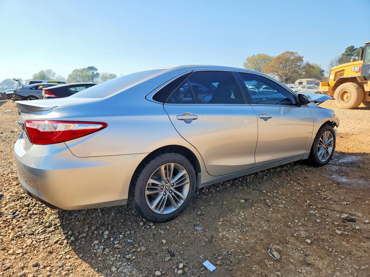 2016 TOYOTA CAMRY SE photo 3