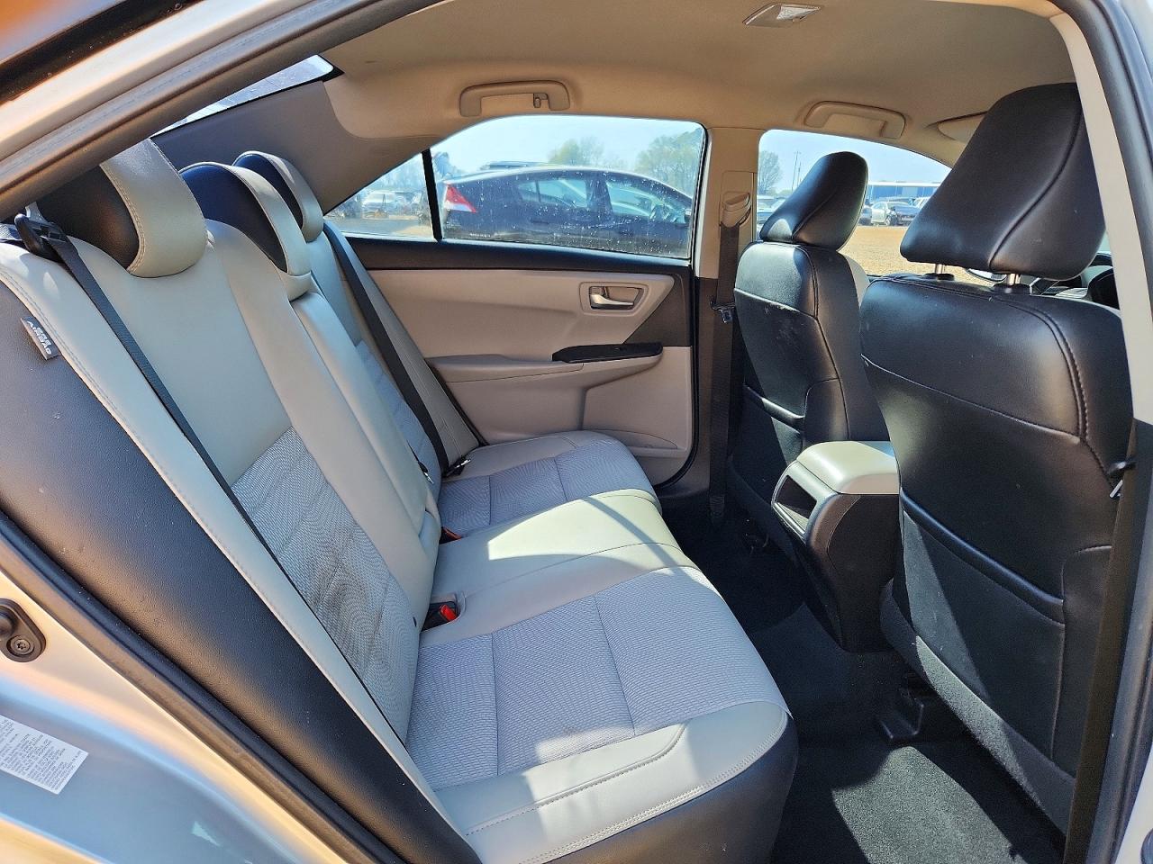 2016 TOYOTA CAMRY SE photo 10