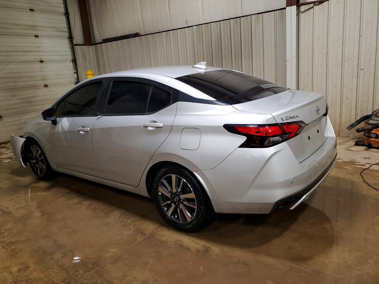 2020 NISSAN VERSA SV photo 2