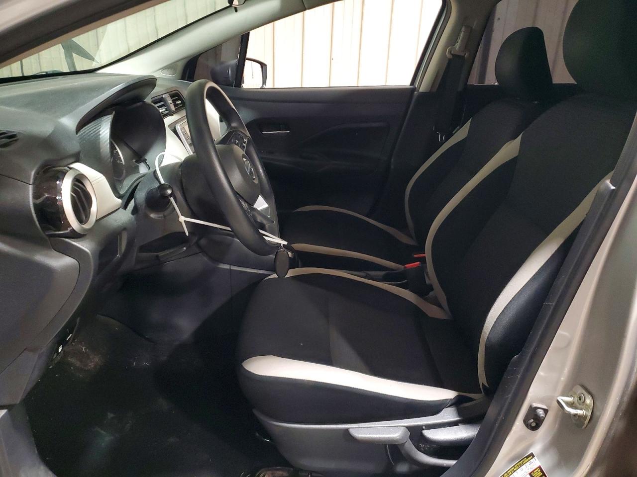 2020 NISSAN VERSA SV photo 7