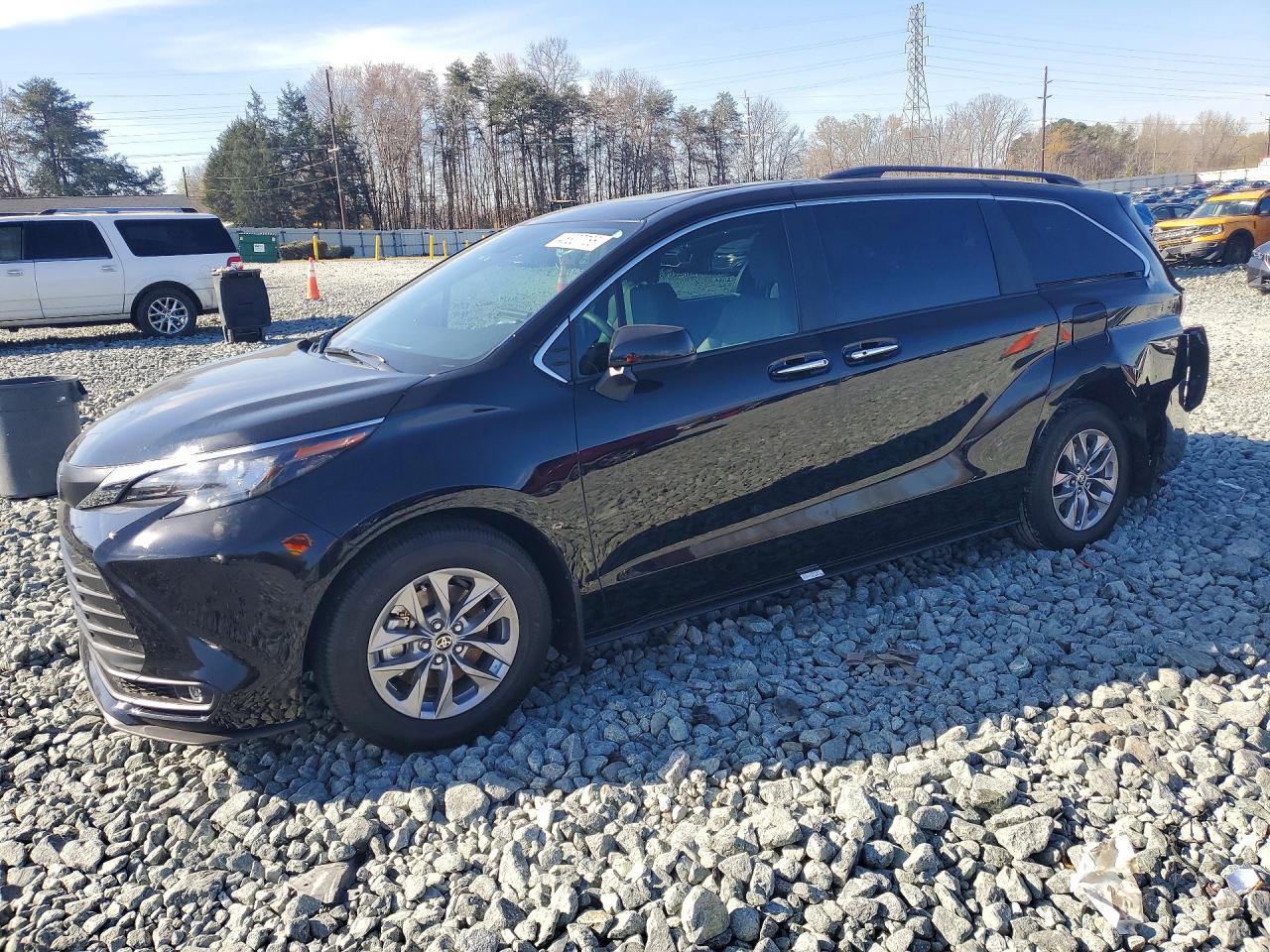 2025 TOYOTA SIENNA