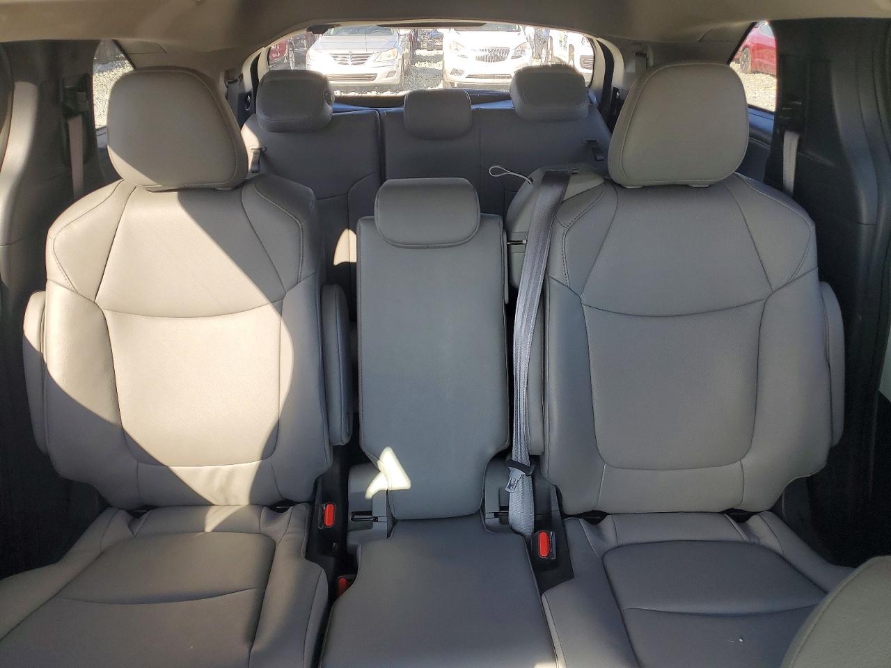 2025 TOYOTA SIENNA XLE 8-PASSENGER photo 10