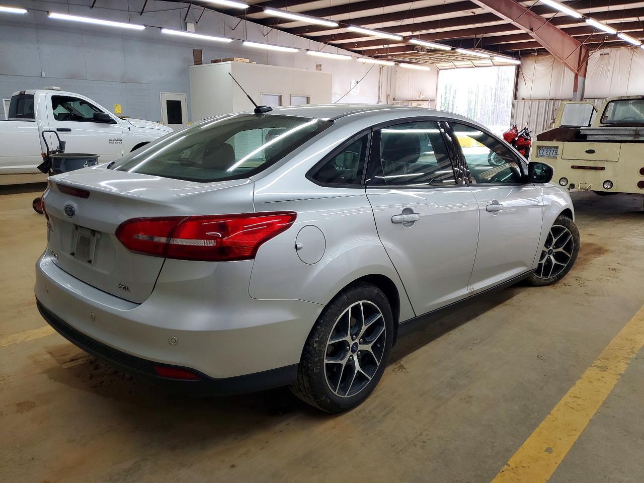 2017 FORD FOCUS SEL photo 5