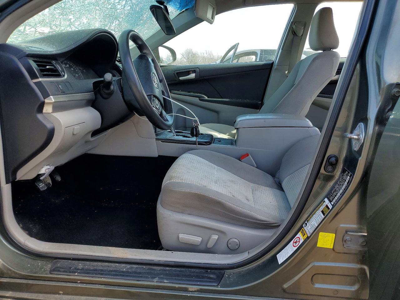 2012 TOYOTA CAMRY LE photo 13