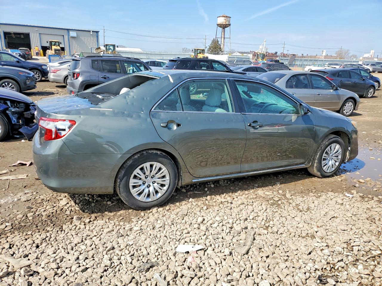 2012 TOYOTA CAMRY LE photo 5