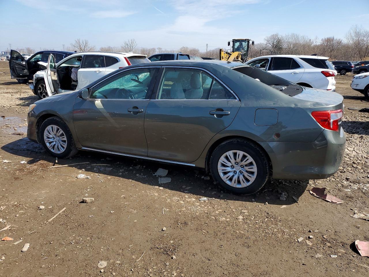 2012 TOYOTA CAMRY LE photo 3