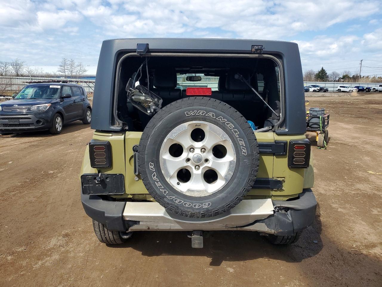 2013 JEEP WRANGLER UNLIMITED SAHARA photo 6