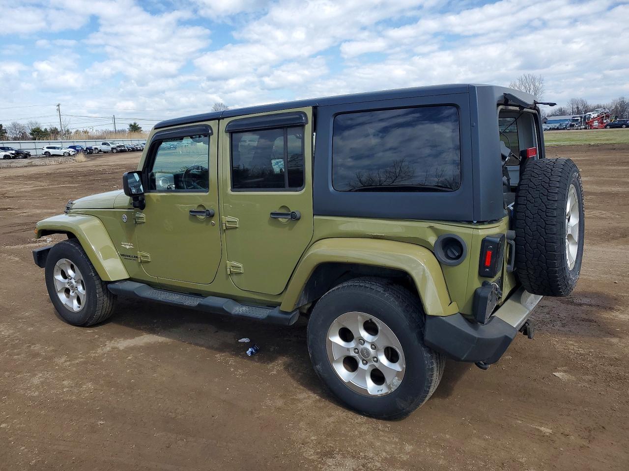 2013 JEEP WRANGLER UNLIMITED SAHARA photo 2