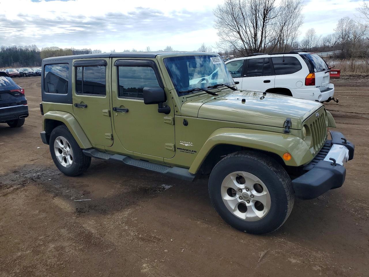 2013 JEEP WRANGLER UNLIMITED SAHARA photo 4