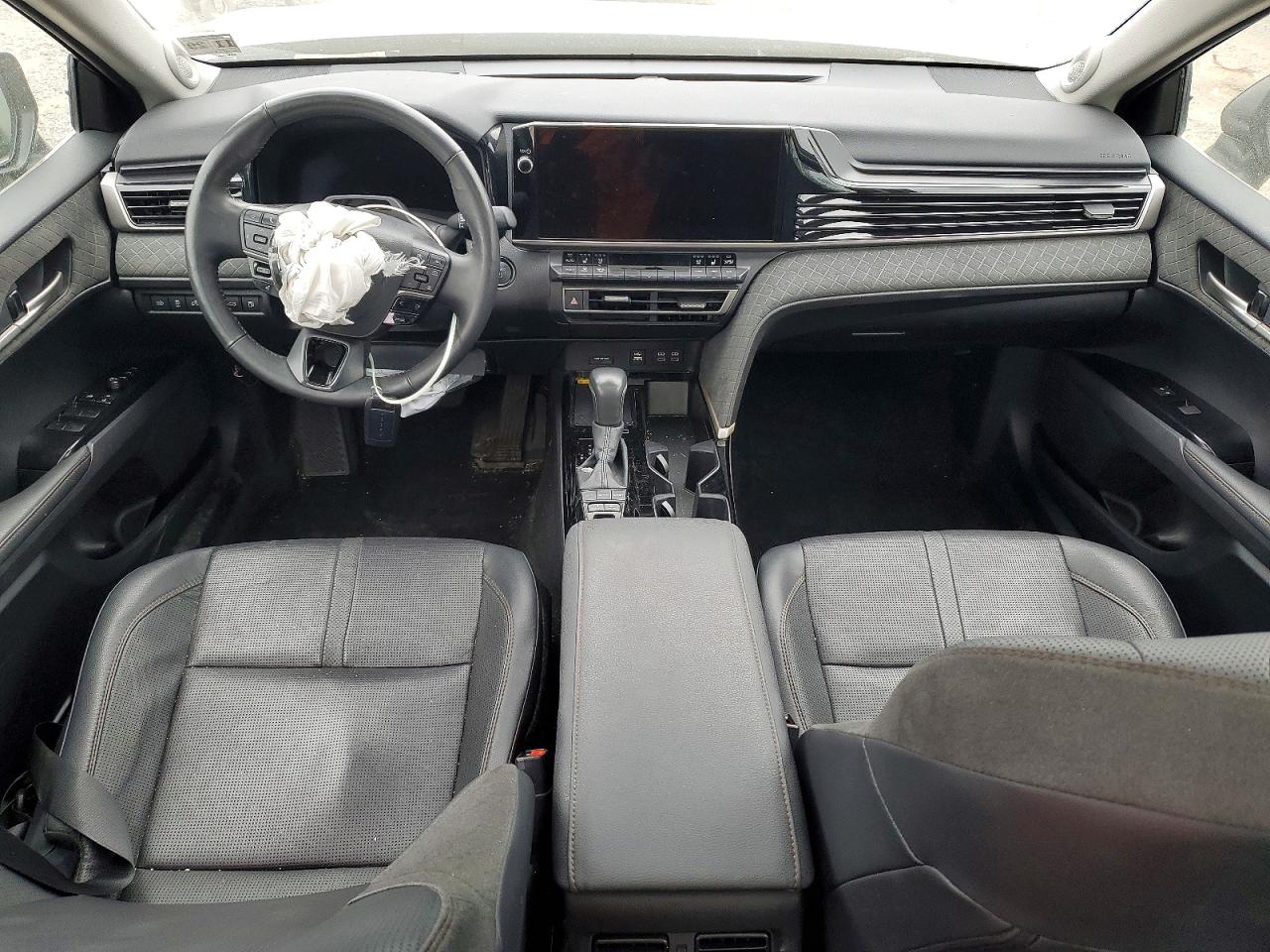 2025 TOYOTA CAMRY XLE photo 8