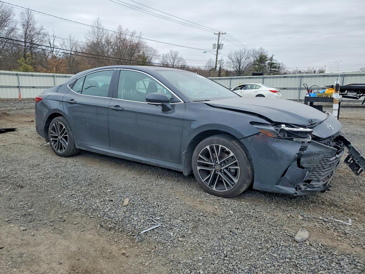 2025 TOYOTA CAMRY XLE photo 4