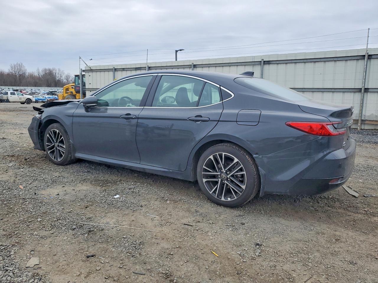 2025 TOYOTA CAMRY XLE photo 2