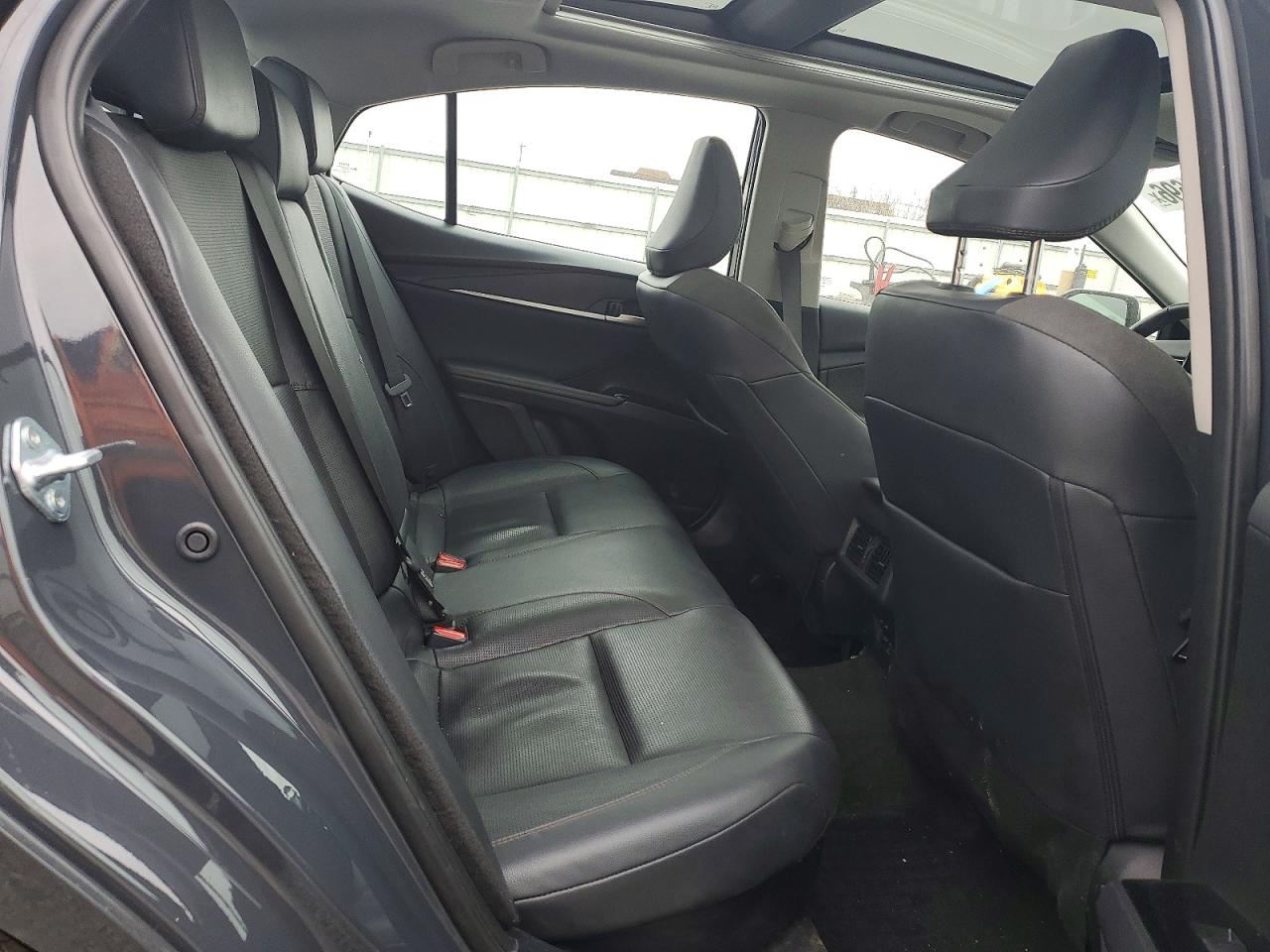 2025 TOYOTA CAMRY XLE photo 10