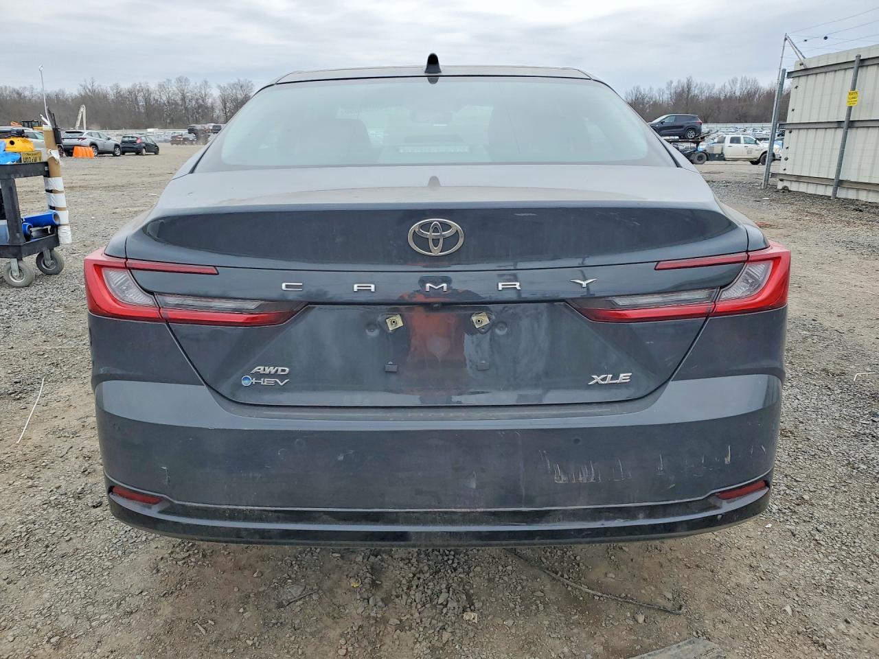 2025 TOYOTA CAMRY XLE photo 6