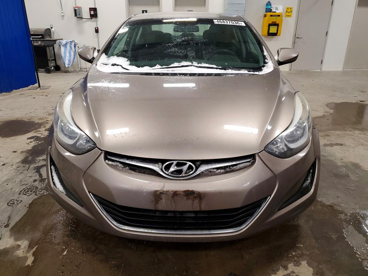 2015 HYUNDAI ELANTRA SE photo 9