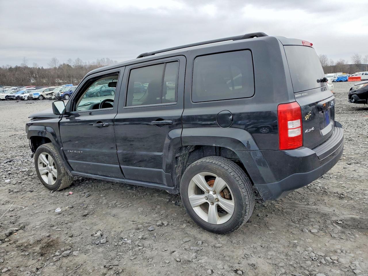 2014 JEEP PATRIOT LATITUDE photo 2