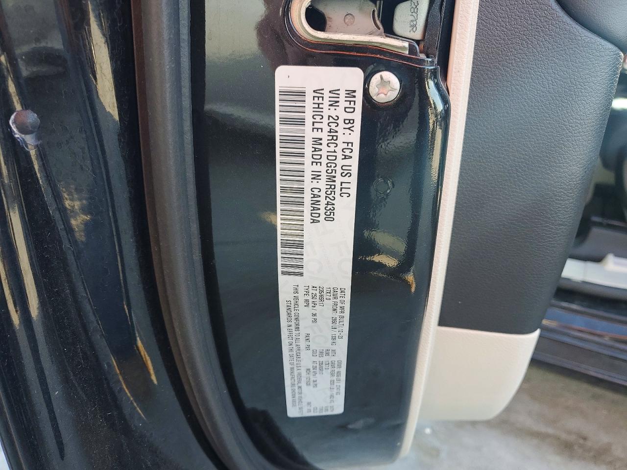 2021 CHRYSLER VOYAGER photo 25