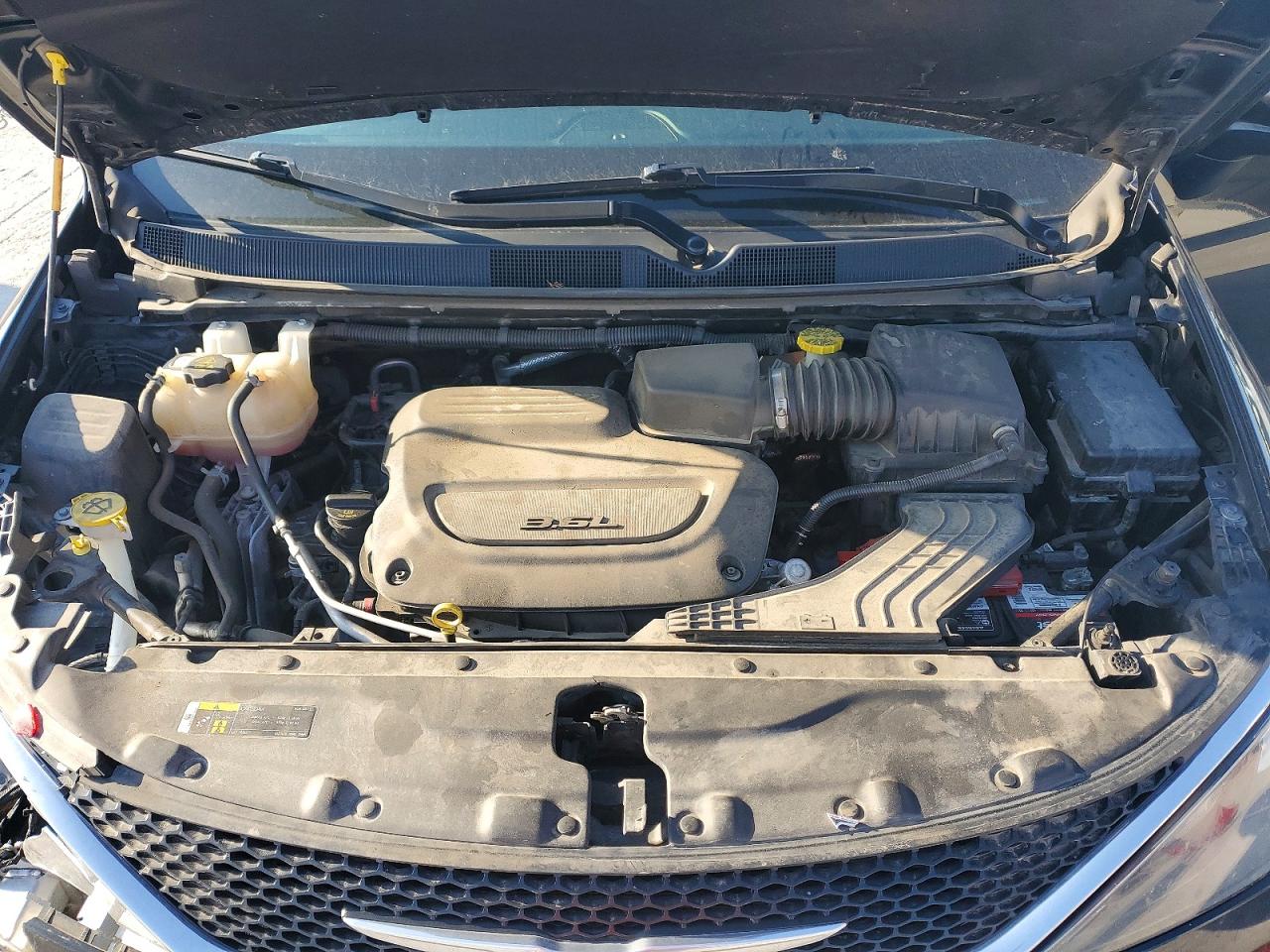 2021 CHRYSLER VOYAGER photo 23