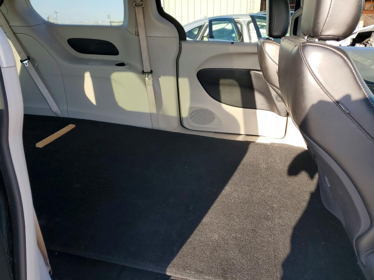 2021 CHRYSLER VOYAGER photo 21