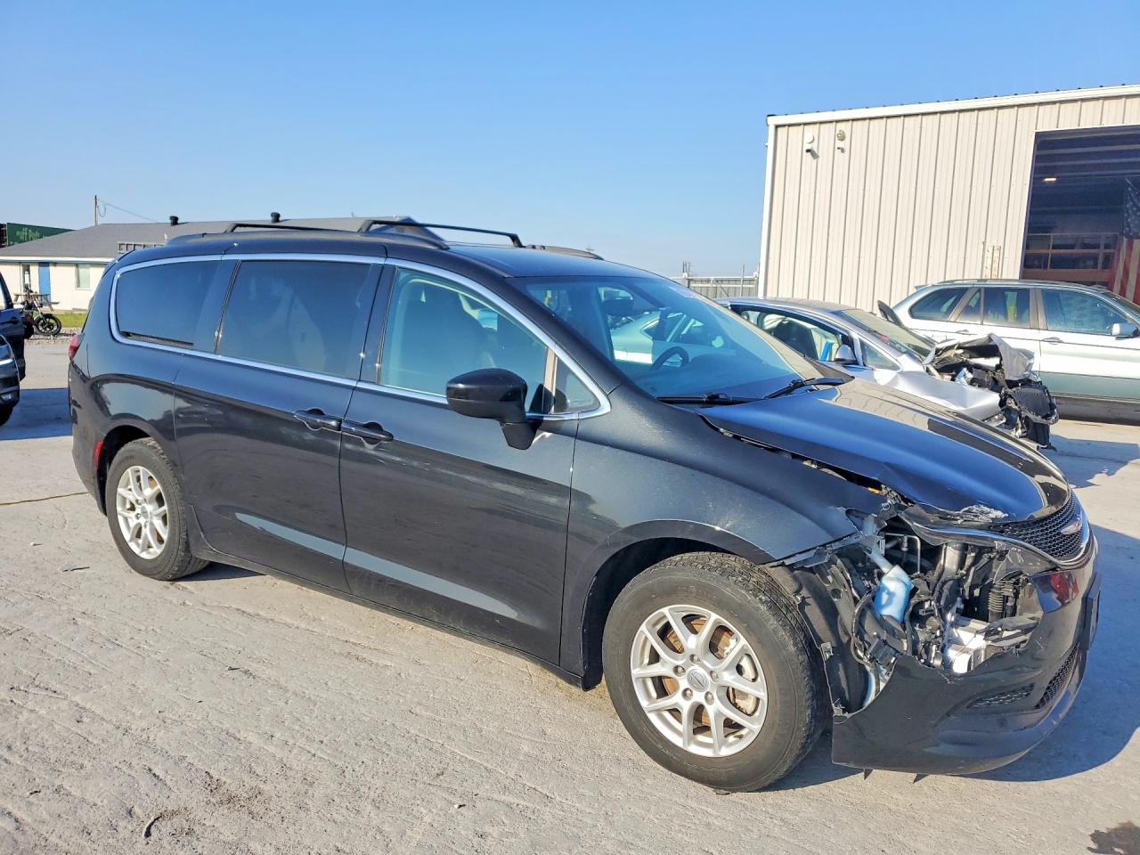 2021 CHRYSLER VOYAGER photo 7
